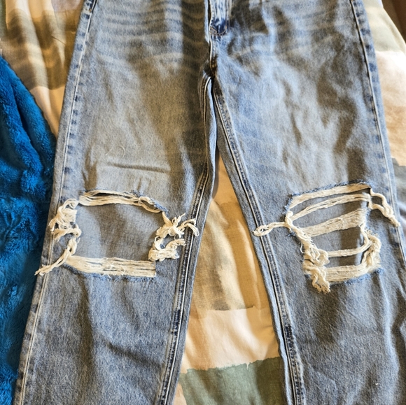 Vervet size 30 distressed cropped jeans - Picture 2 of 2